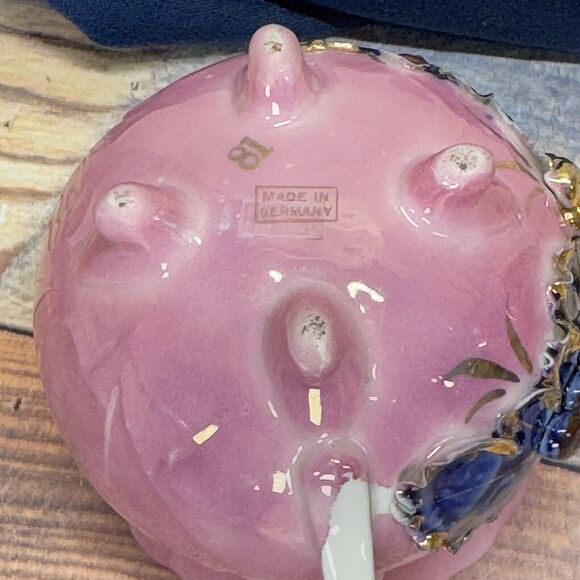 Antique German Gilded Footed 4 leg Pink Tea Cup - Porcelain Relief Grapes Gold - Picture 5 of 9